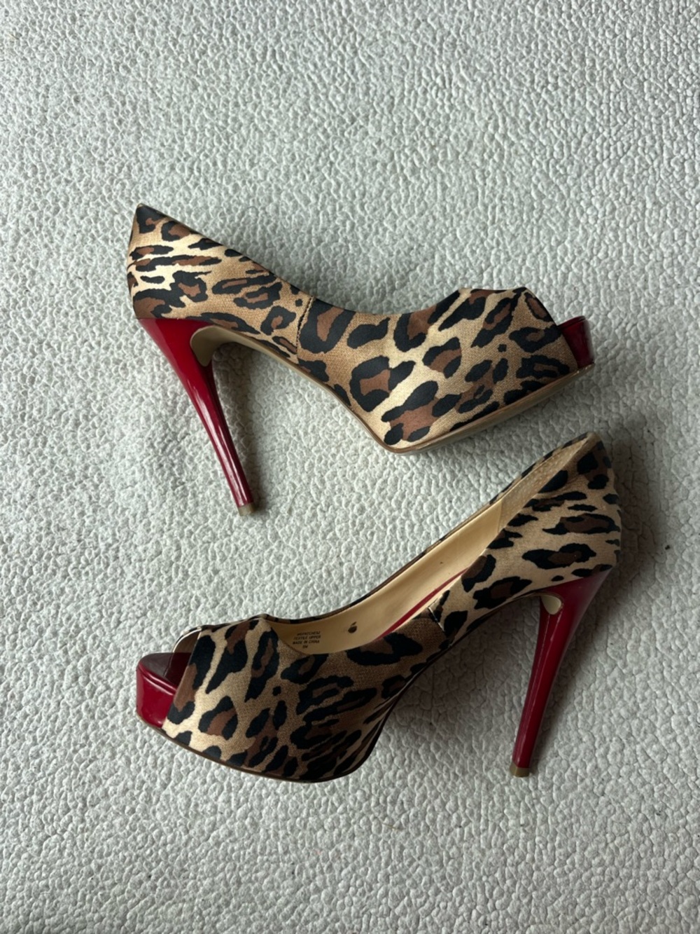 GUESS LEOPARD PRINT PEEP TOE HIGH HEELS WOMENS SIZE 8 5” - Picture 3 of 7